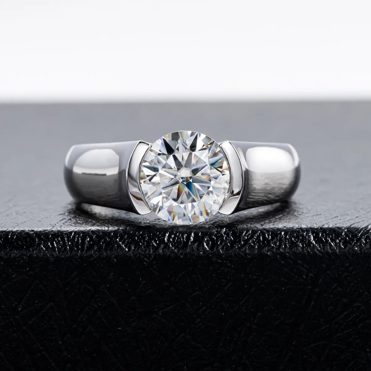 The Sterling Luxe Moissanite Ring – 2ct Round Brilliant Cut