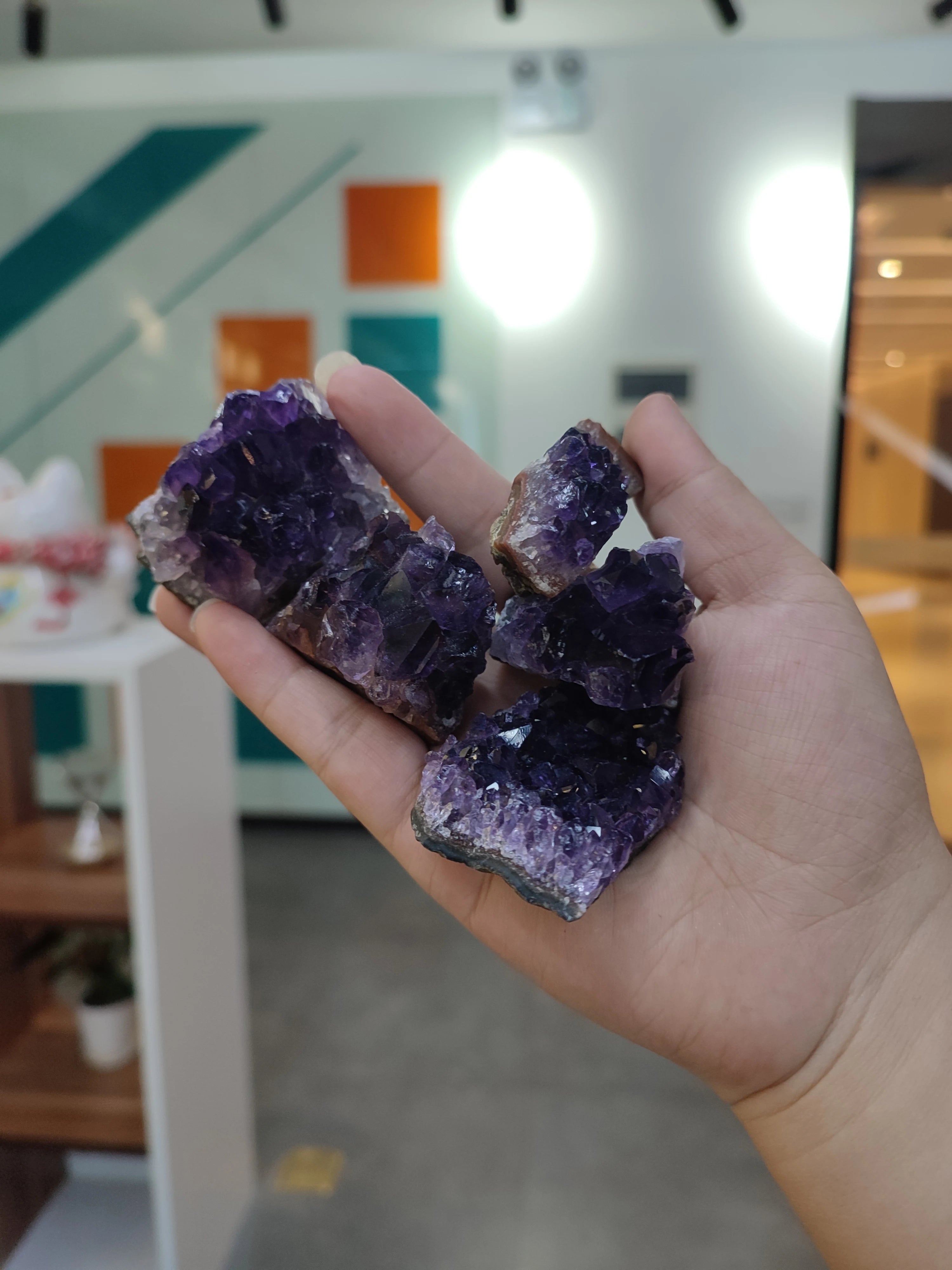 Amethyst Aura Point – Natural Quartz Crystal Geode
