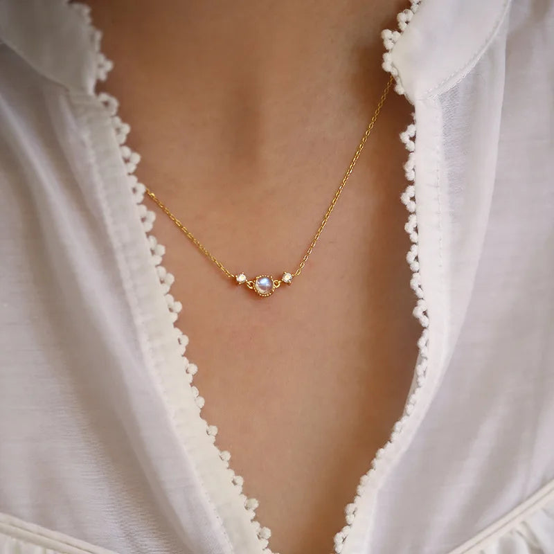 Lunar Glow Collar Necklace – Icy Moonstone Elegance