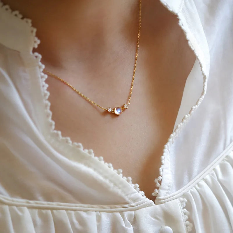 Lunar Glow Collar Necklace – Icy Moonstone Elegance