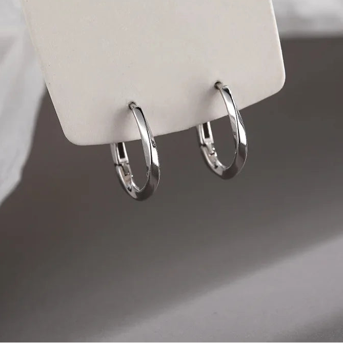 Classic 925 Sterling Silver Hoop Earrings – Timeless Round Design