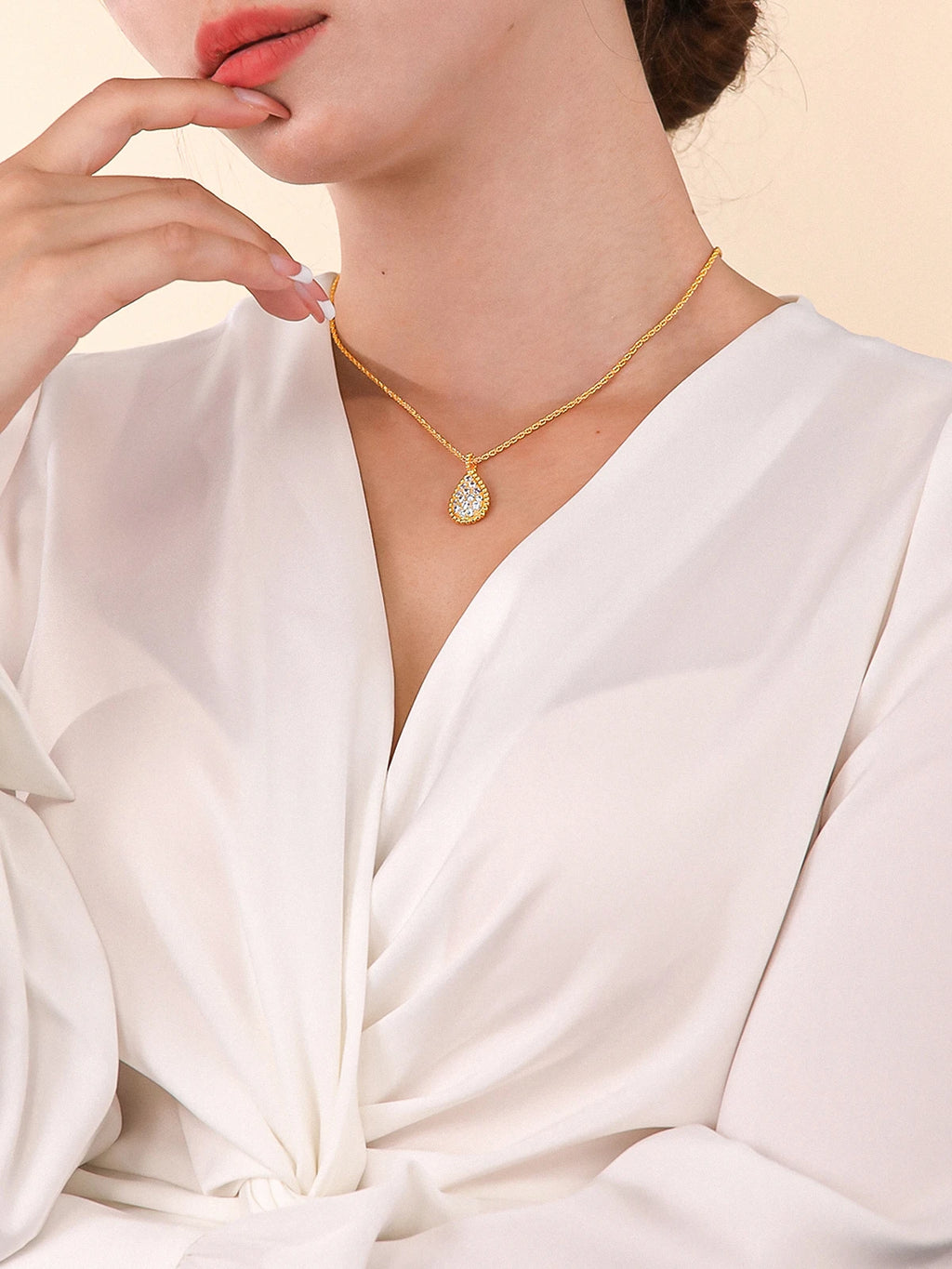 Golden Droplet Pendant Necklace – Full Zircon Water Drop Design