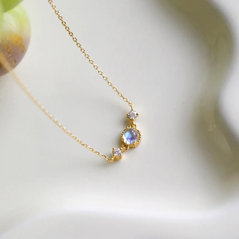Lunar Glow Collar Necklace – Icy Moonstone Elegance