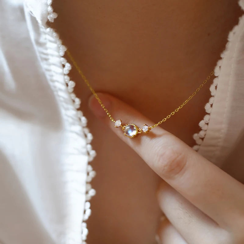 Lunar Glow Collar Necklace – Icy Moonstone Elegance